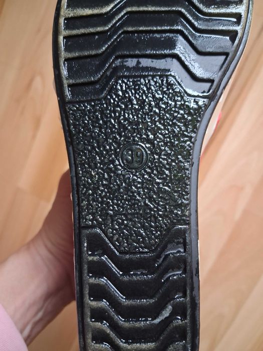 Атрактивни и артистични ИнЯн обувки