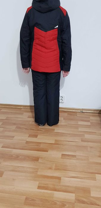 Costum de ski pentru
