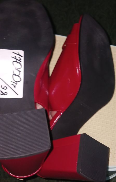 Продам босоножки женские