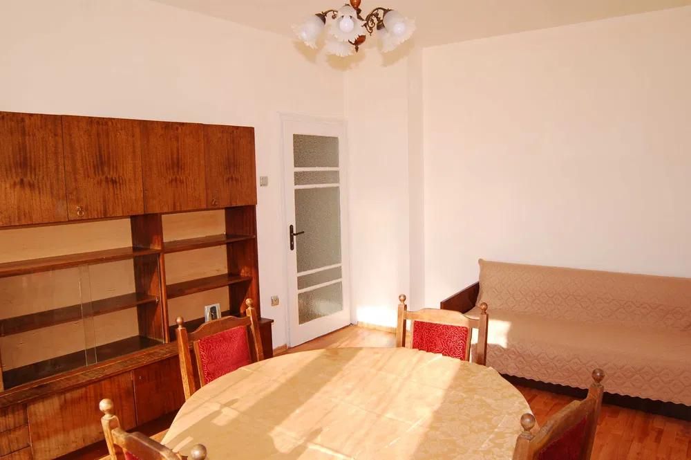 Дава се под наем Двустаен апартамент в Варна, Цветен квартал - 61 кв.м за 358 € - Снимка #1