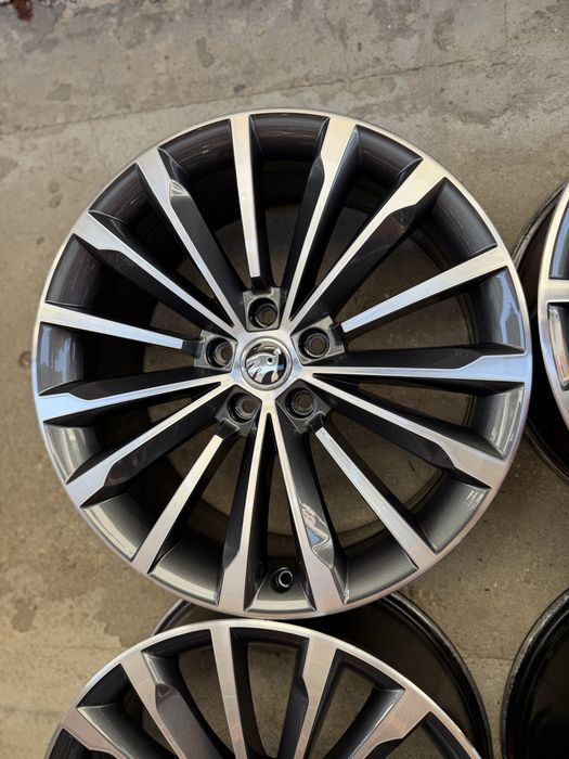 Jante Originale Skoda Superb Octavia 3V Phoenix 5x112 R19 8J ET44 Diamond Cut – Laurin & Klement