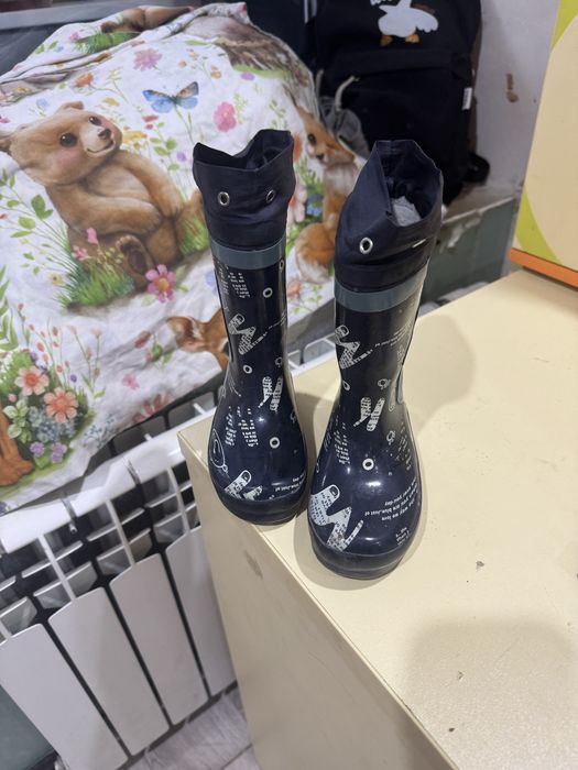 Продам детские сапоги на мальчика
