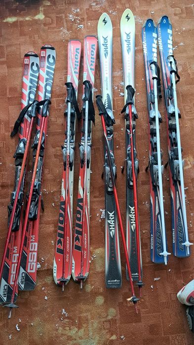 Vând set schiuri+ clăpari 4 perechi