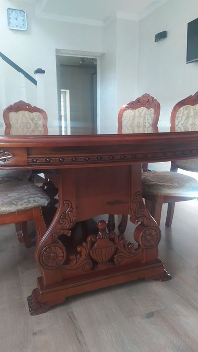 Стол со стульями