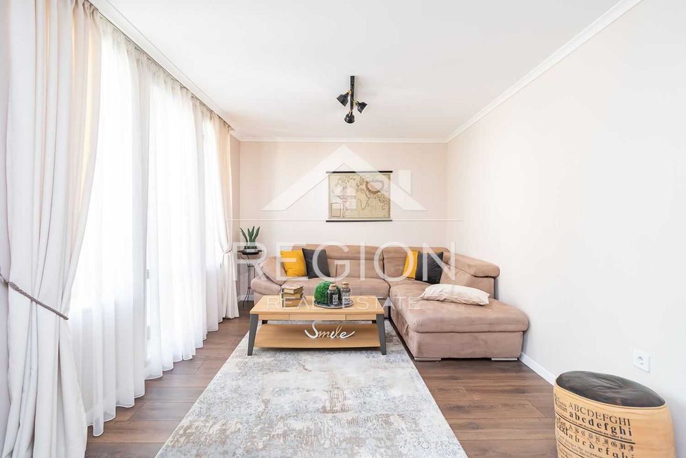 Дава се под наем Тристаен апартамент в Варна, Център - 105 кв.м за 1320 € - Снимка #4