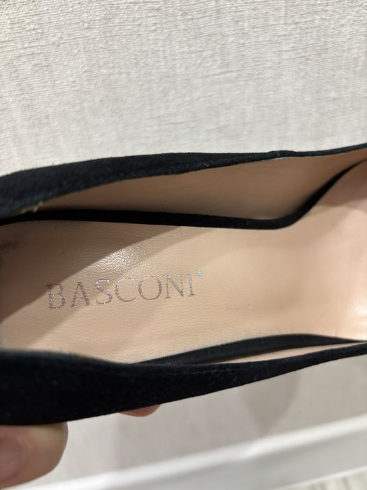 Продается женский туфли