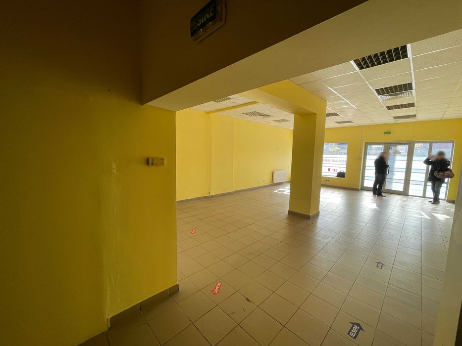 Inchiriez spatiu comercial B-dul Decebal Piatra Neamt 186mp