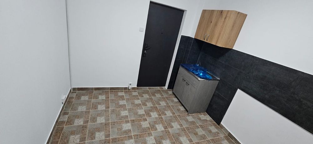 Inchiriez camera zona gemeni 10m2