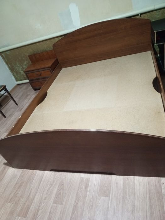 Кровати, диванчик п. Октябрьский