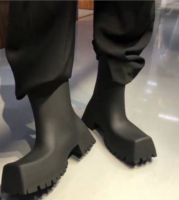 Love Moschino сникърси ,Balenciaga ботш