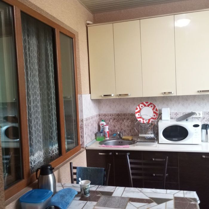 Яшаш, офис, магазин ва турли хизмат курсатиш учун уй сотилади.