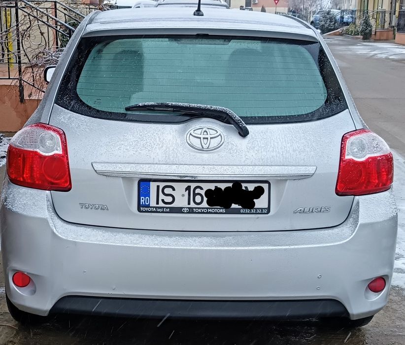 Toyota  Auris 2010