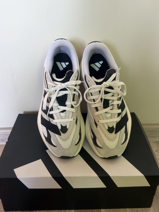 Маратонки Адидас Adidas lightbaze