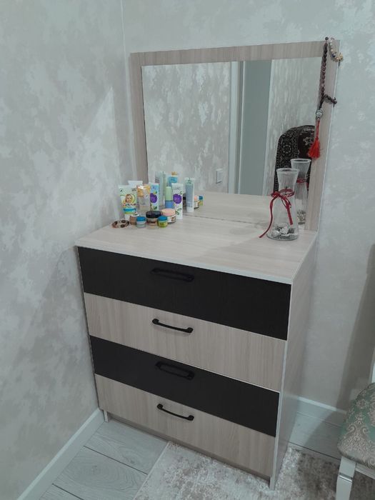 Камод с зеркалом