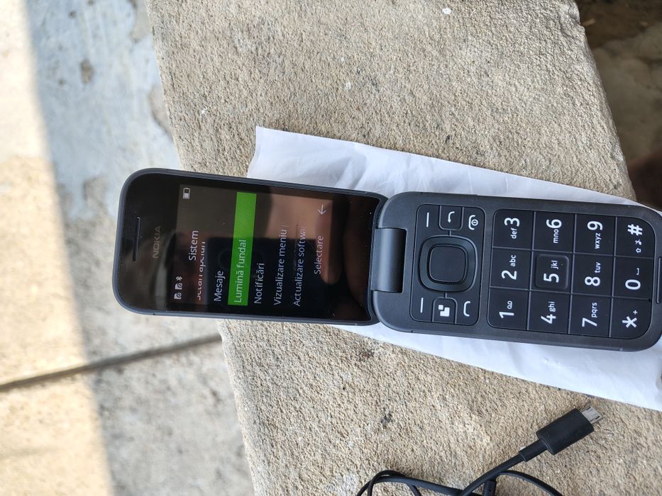 Vând telefon cu clapă Nokia
