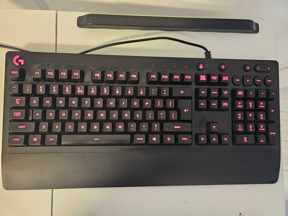Pachet 2 Tastaturi Gaming RGB Logitech G213 Prodigy plus Redragon S101