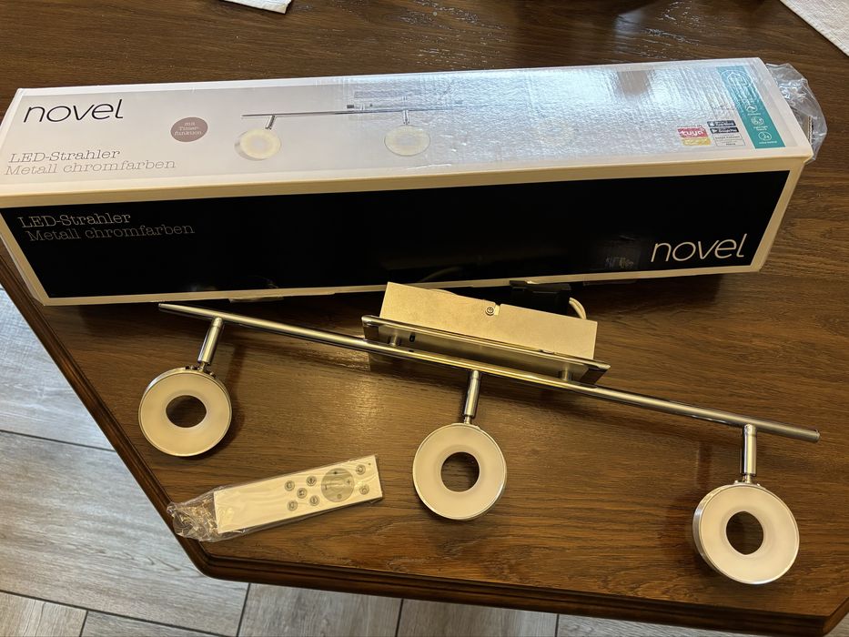 таванна LED лампа с 3 осветителни тела.