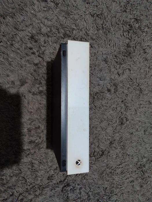 Xbox one s 1TB б/у