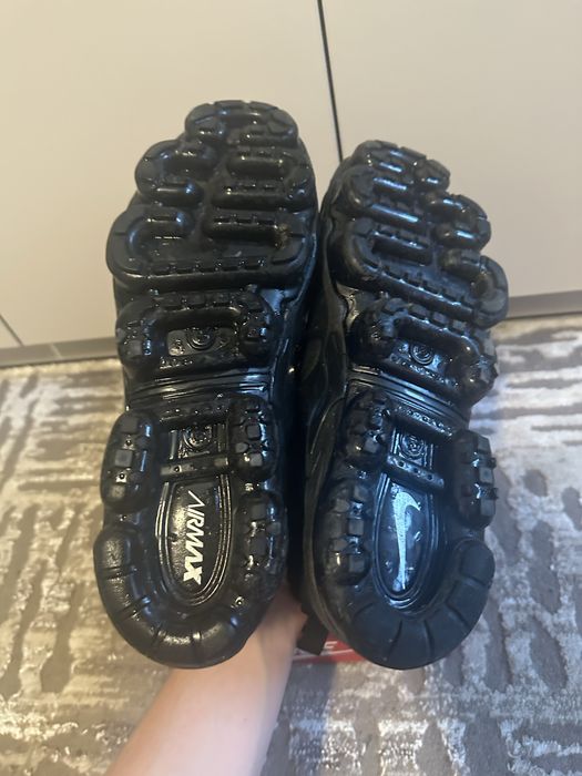 “Vapermax Plus Black”