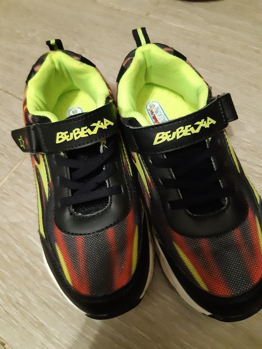 Кроссовки 34 размера и туфли 29 и 32 размера на мальчика