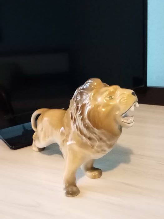 Порцеланов Лъв...