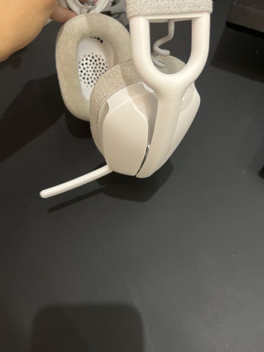 Наушники Logitech ZONE Vibe 100 белый