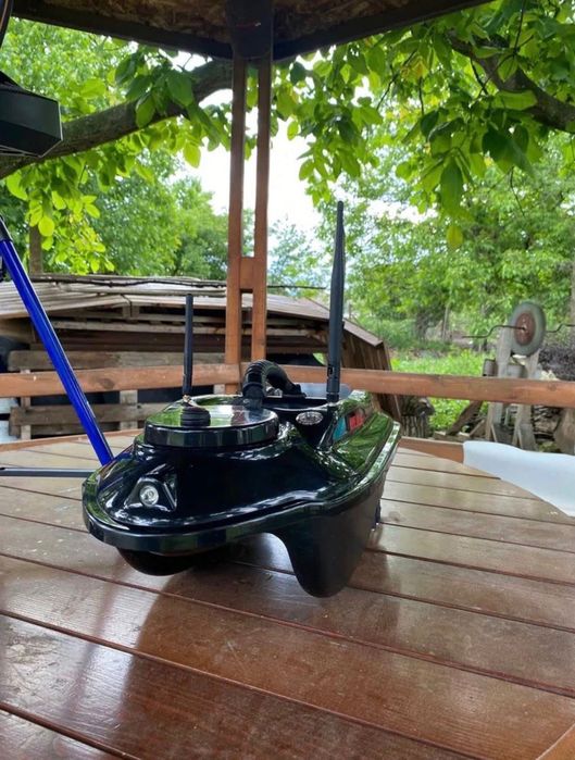 Лодка за захранка с сонар и гпс автопилот