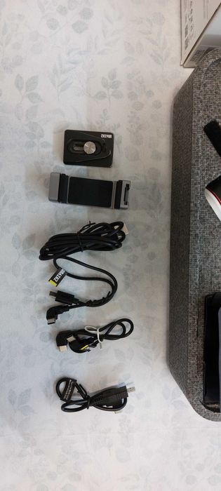 SONY ZV -E10 4k видео и фото камера в оригиналната си опаковка