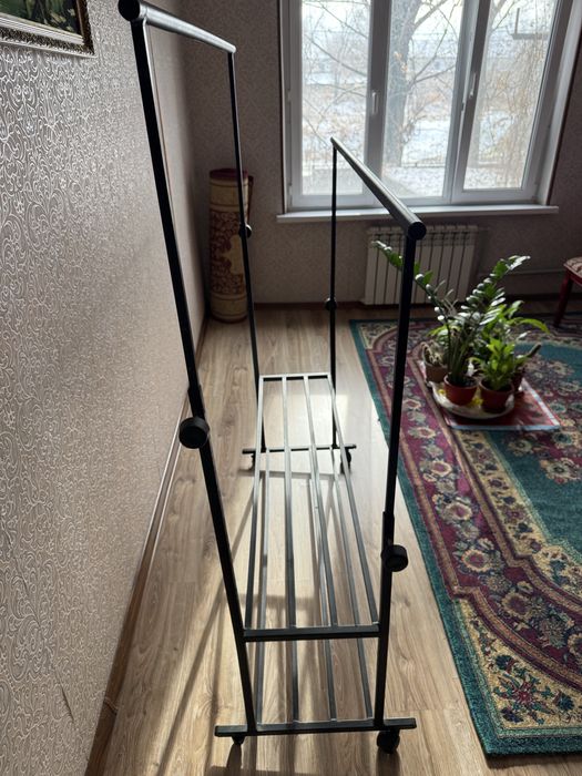 Напольная вешалка металическая