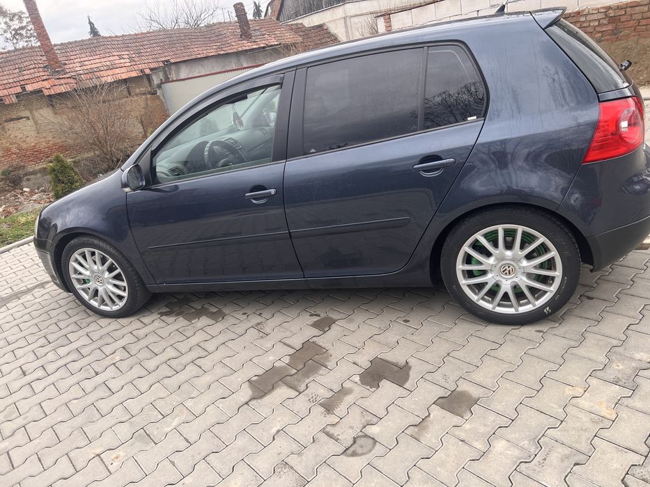 Vanad sau schimb mai multe detali