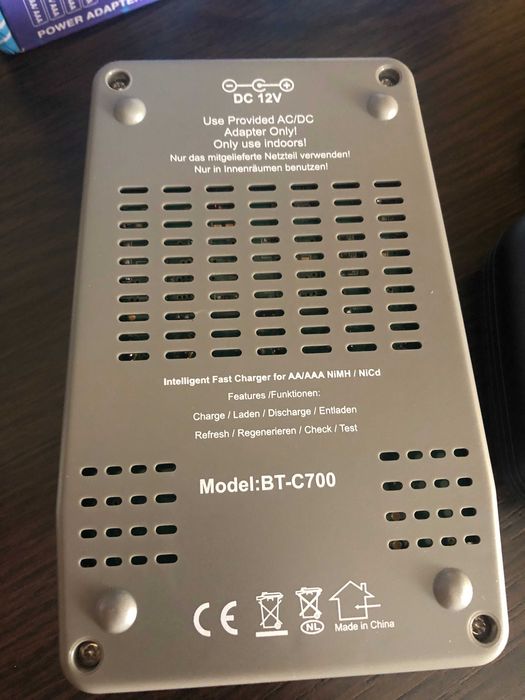 зарядное устройство OPUS BT-C700 (4 слота)