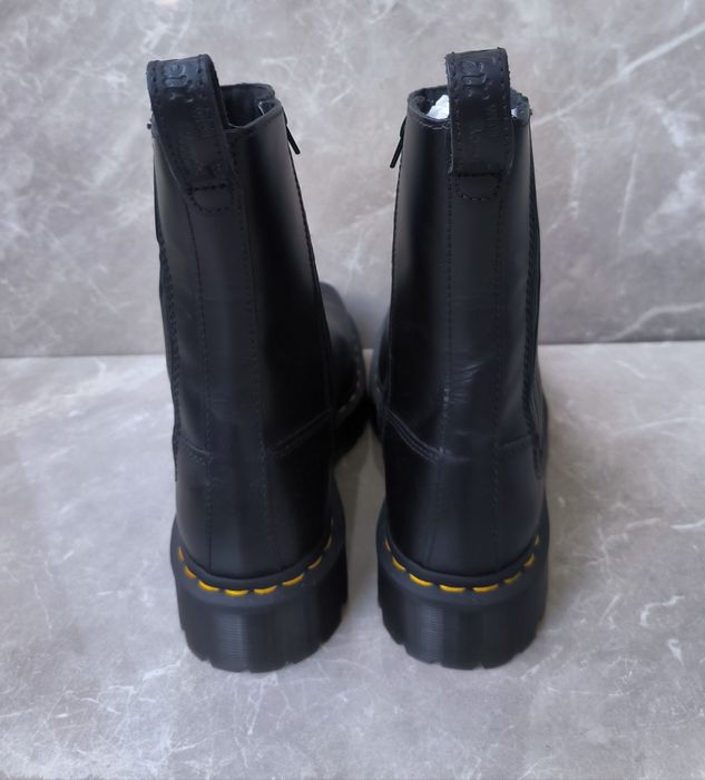 Dr. Martens Women's Amaayah номер 40
