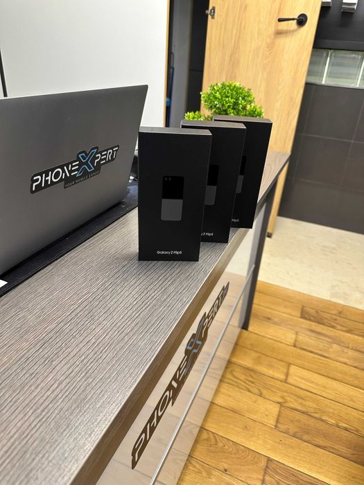 Samsung Z Flip 5 512GB Graphite Nou id 147