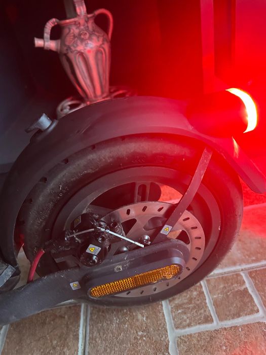 Trotineta electrica Xiaomi Scooter 4 în garanție