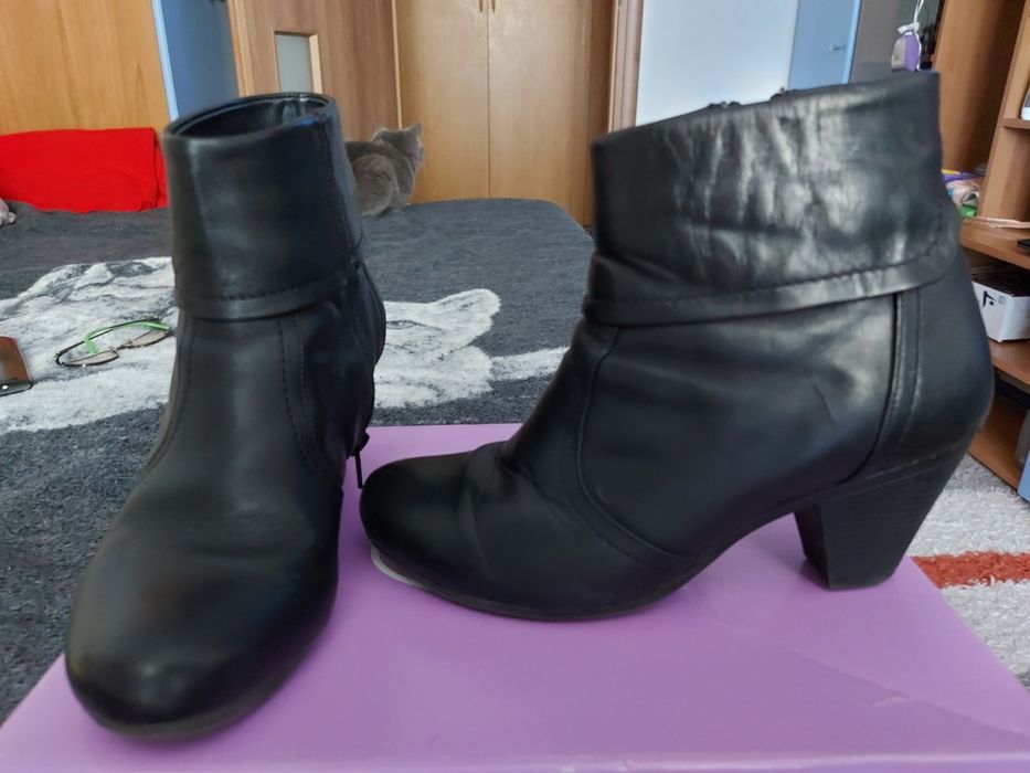 Botine din piele