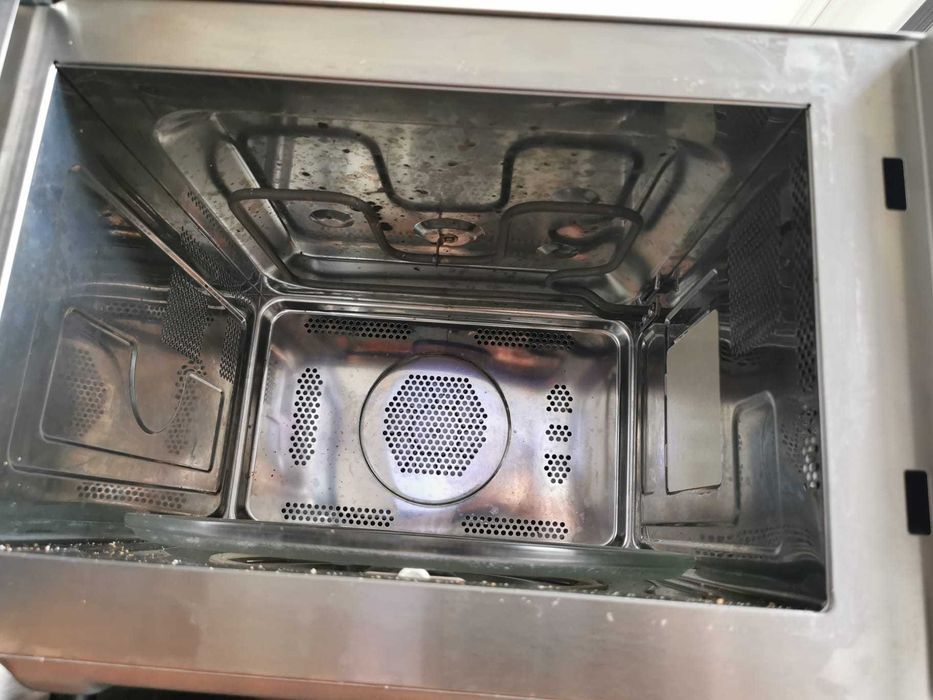 Комбинирана микровълнова фурна Breville 25L с Грил и Конвекция (Инокс)