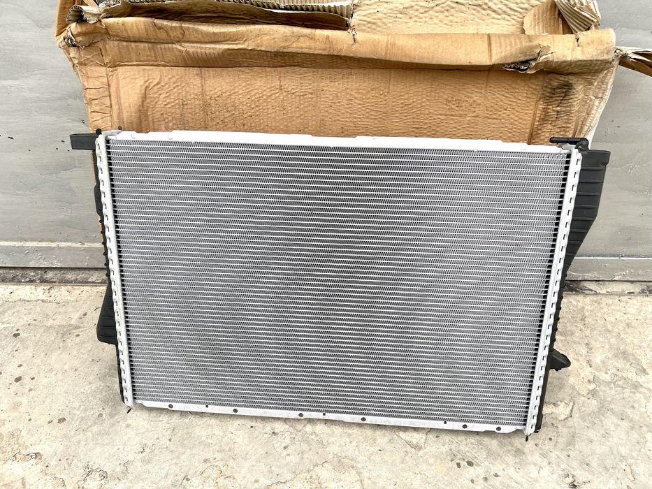 Радиатор охлаждения на BMW E38 E39 БМВ Е38 Е39