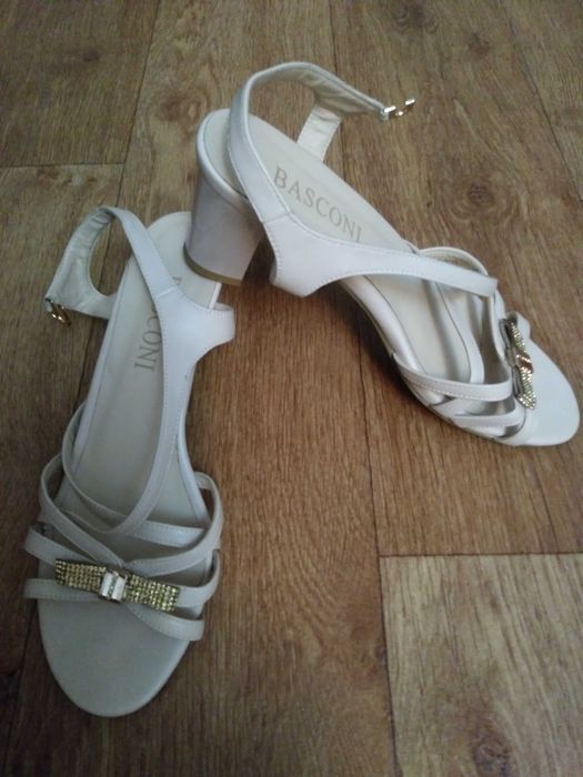 Босоножки женские