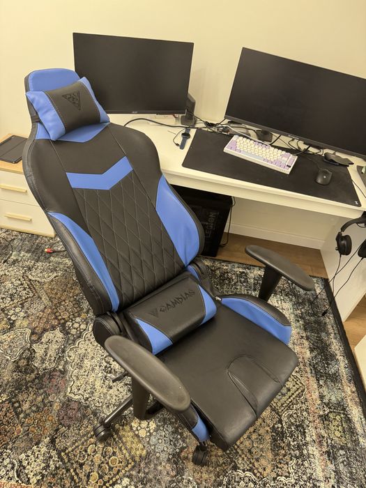 Продаю кресло игровое