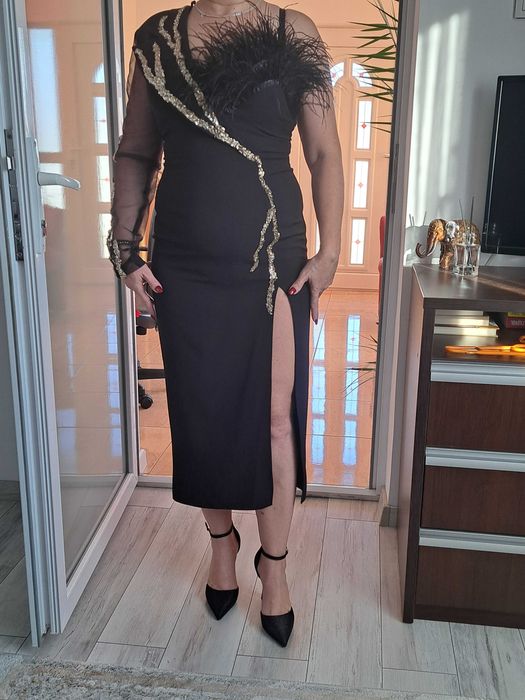 Rochie neagra cu pene