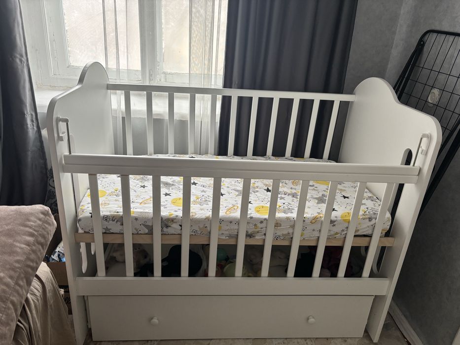 Детская кровать с маятником