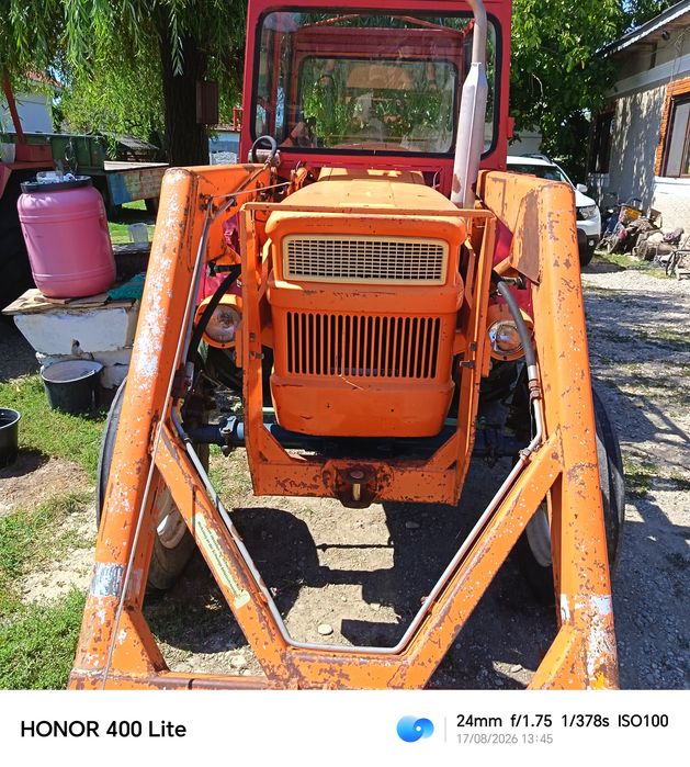 Vând UTB 445 cu încărcător frontal sau schimb cu  tractor mai mare..