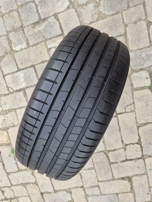 O bucată 245/40 R19 vară - una Pirelli