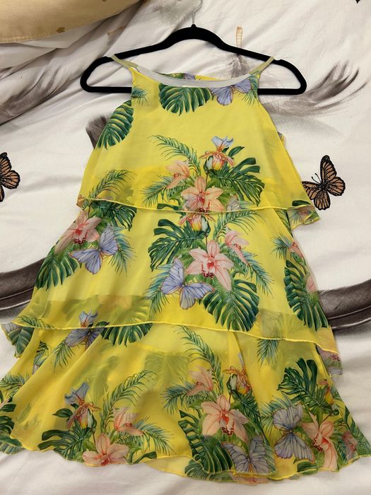 Жълта дамска рокля