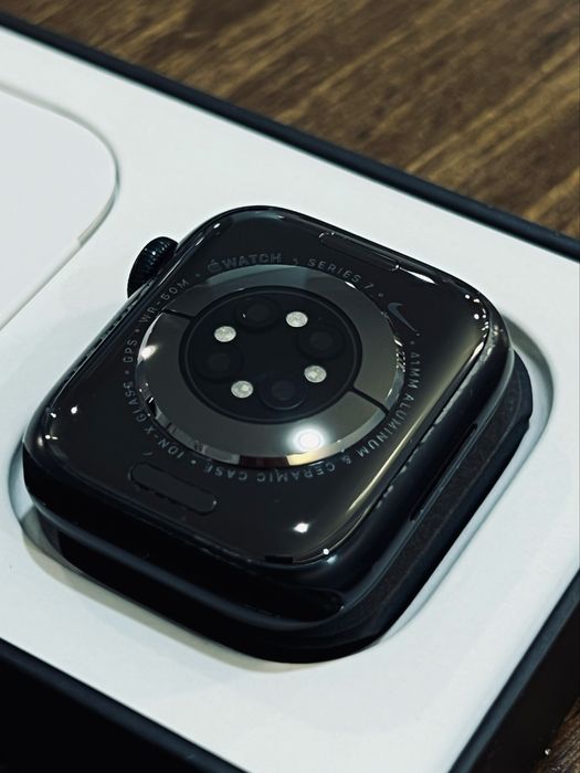 Apple Watch Series 7 Nike Edition (41mm)