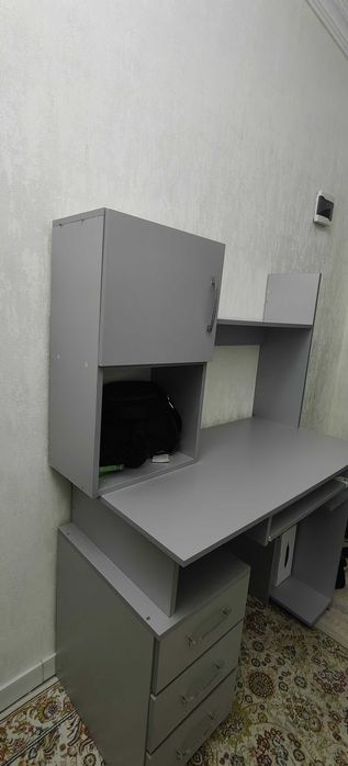 Продаётся  компьютерный стол
