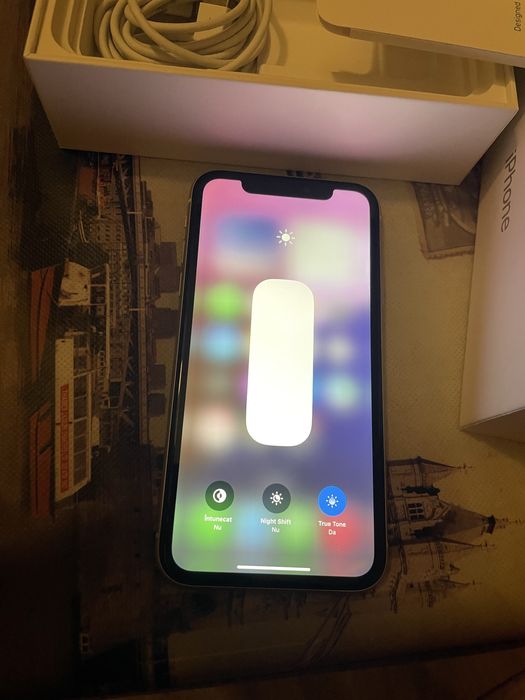 Vand iphone 11 liber de retea