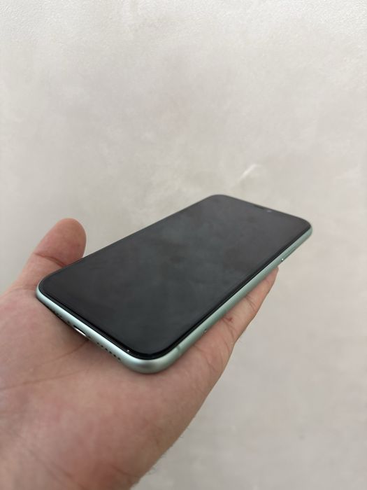 Айфон 11 почти новый!