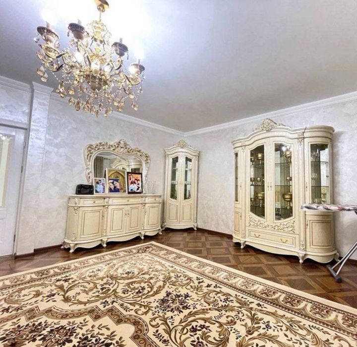 Ойбек, 5 комнатная квартира 200м2 в центре, Госпитальный