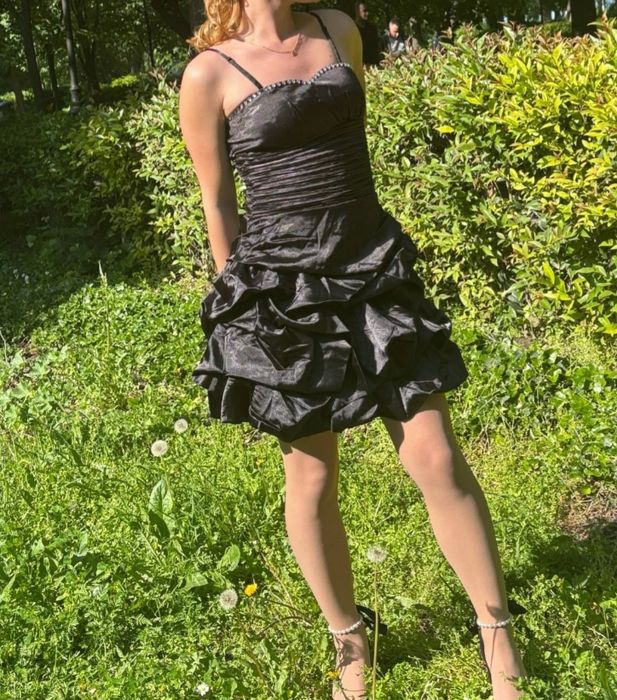 Къса официална рокля